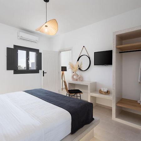 Almira Luxury Suites Perivolos  Extérieur photo