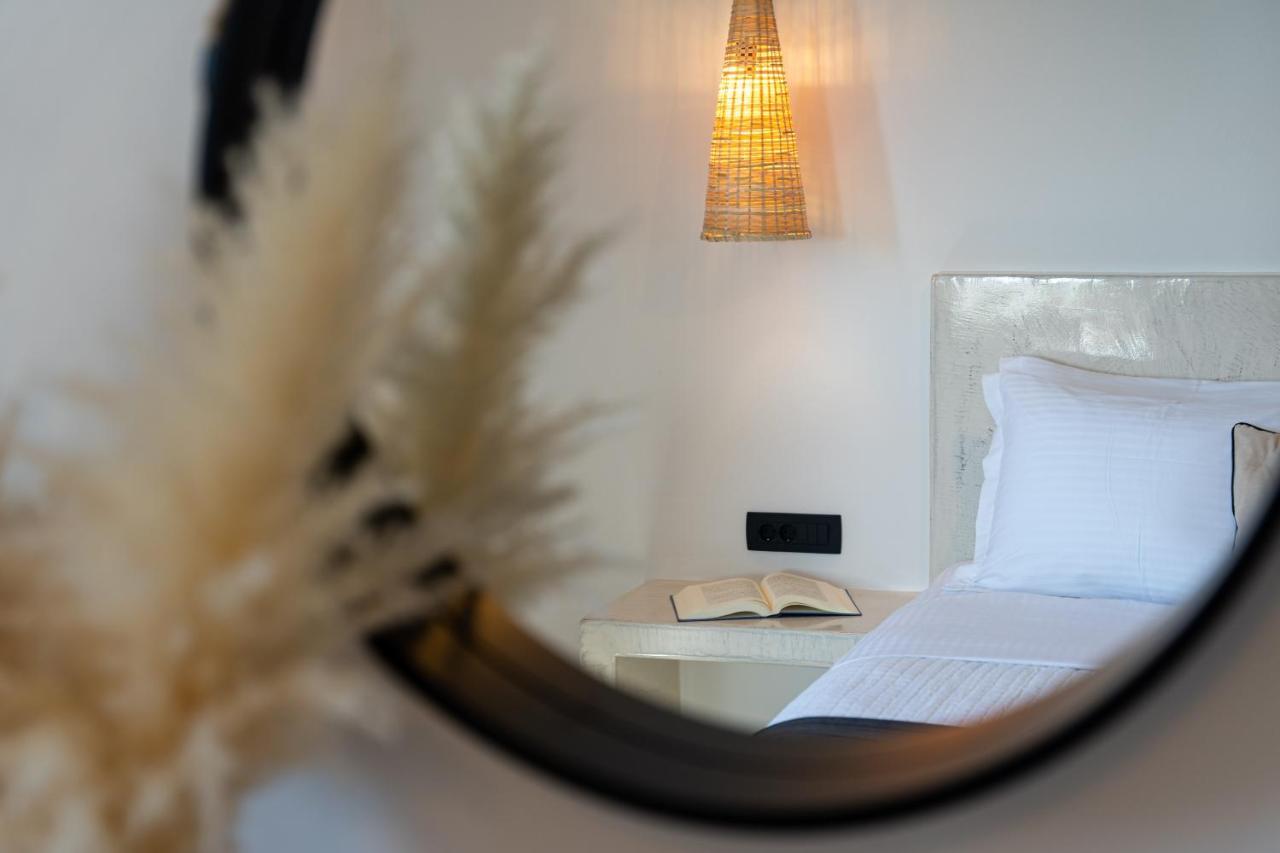 Almira Luxury Suites Perivolos  Extérieur photo