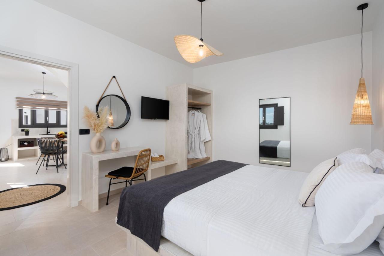 Almira Luxury Suites Perivolos  Extérieur photo
