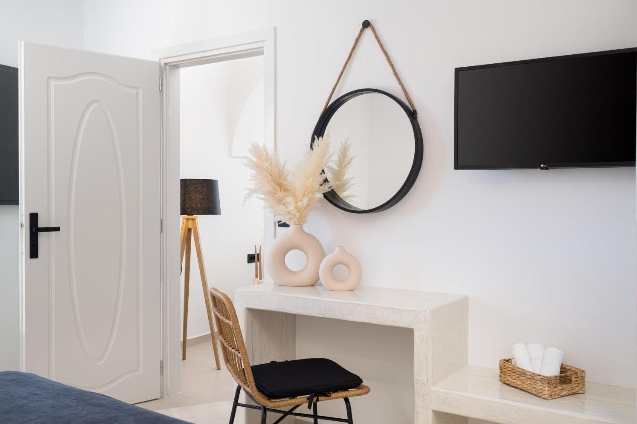 Almira Luxury Suites Perivolos  Extérieur photo