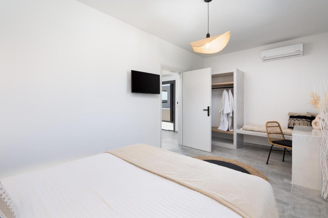 Almira Luxury Suites Perivolos  Extérieur photo