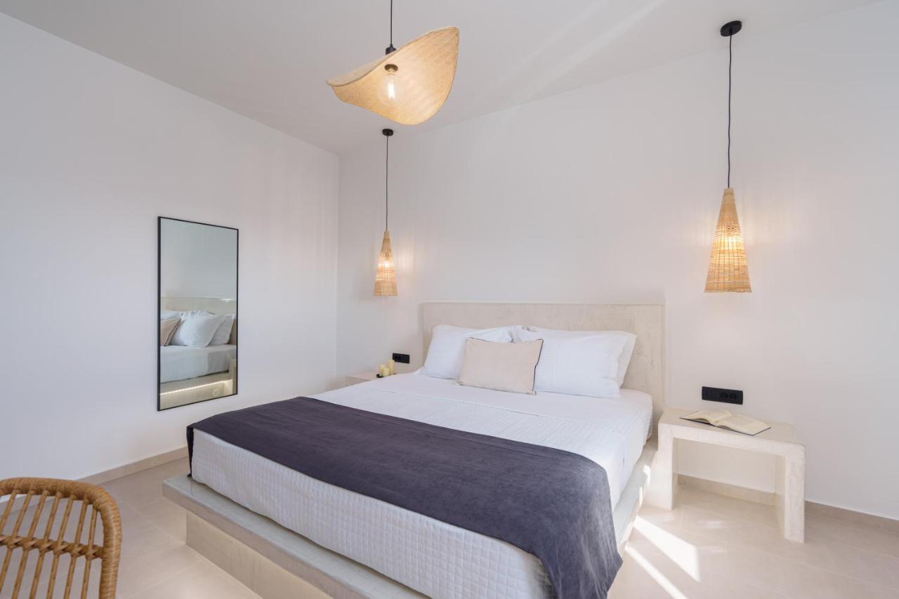 Almira Luxury Suites Perivolos  Extérieur photo