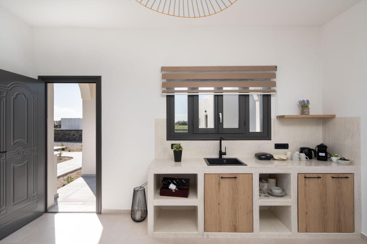 Almira Luxury Suites Perivolos  Extérieur photo