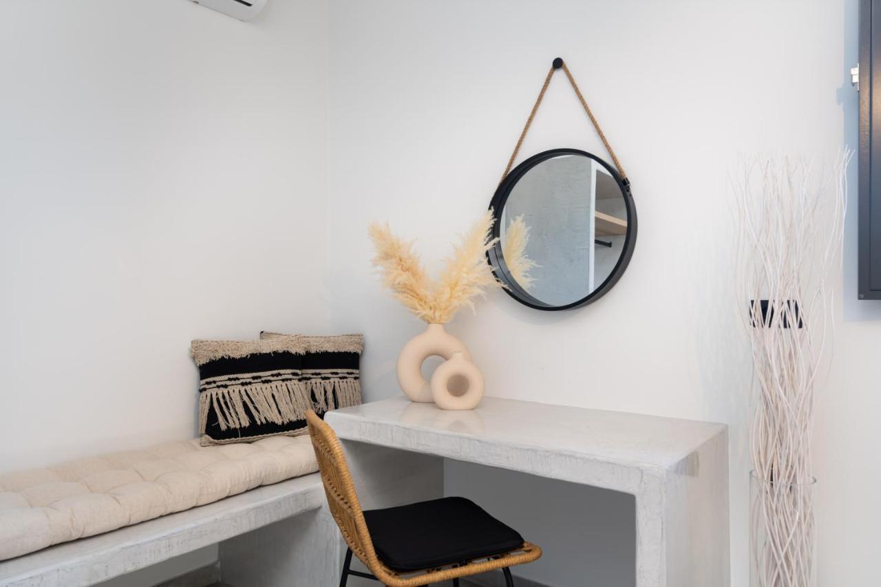 Almira Luxury Suites Perivolos  Extérieur photo